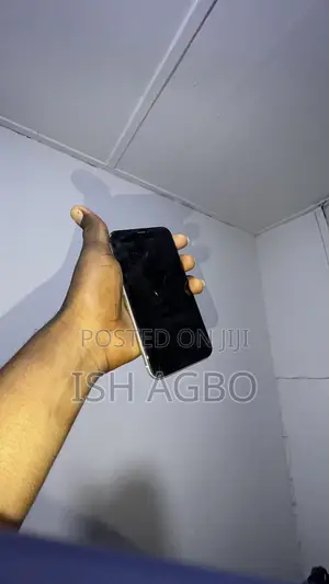 Apple iPhone XR 64 GB White