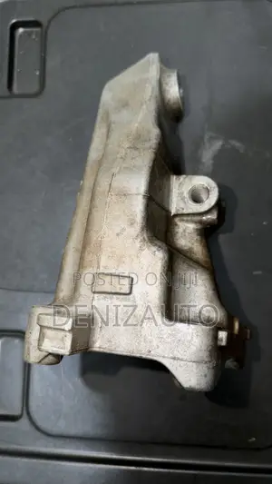 Mercedes W205 Engine Mount Support Bracket Right Holder