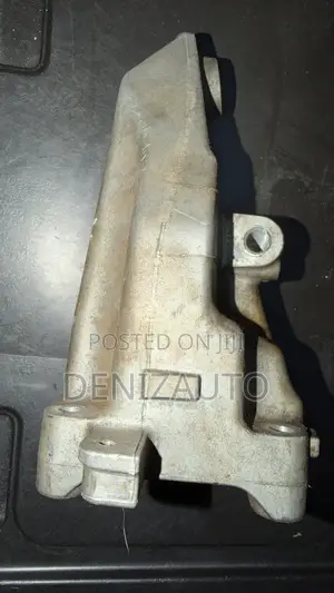 Mercedes W205 Engine Mount Support Bracket Right Holder