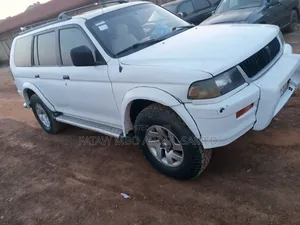 Mitsubishi Montero Sport 2012 White