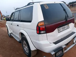 Mitsubishi Montero Sport 2012 White