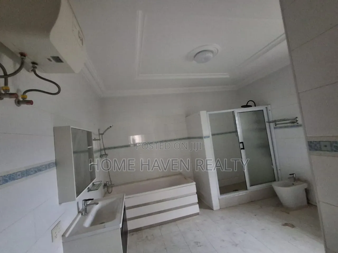 6bdrm House in Spintex Comm 17, Baatsona Total for rent