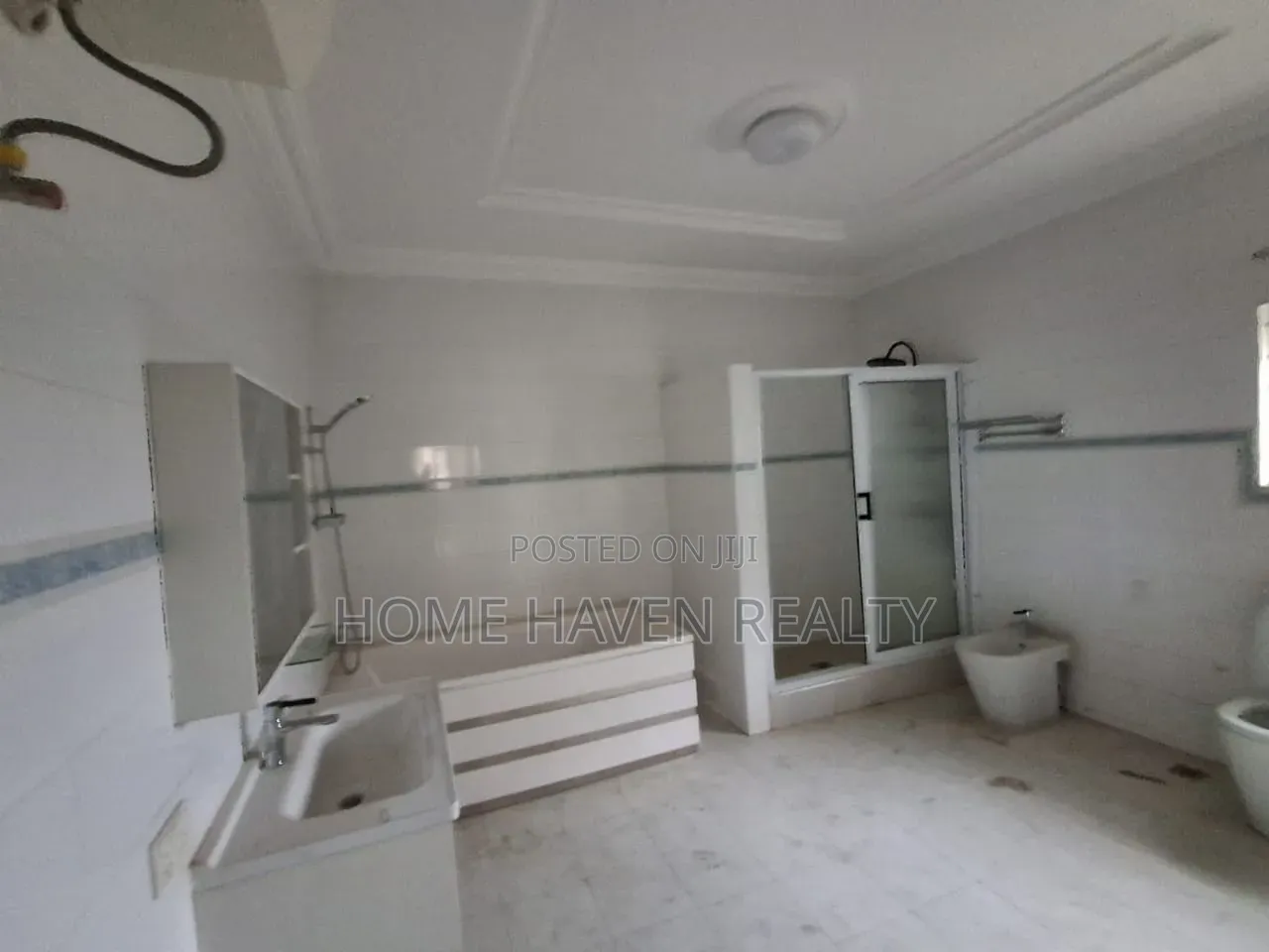 6bdrm House in Spintex Comm 17, Baatsona Total for rent