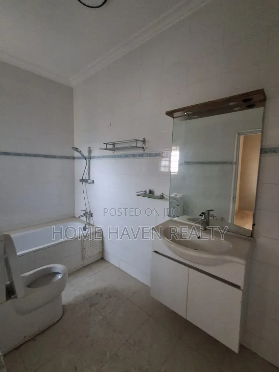 6bdrm House in Spintex Comm 17, Baatsona Total for rent