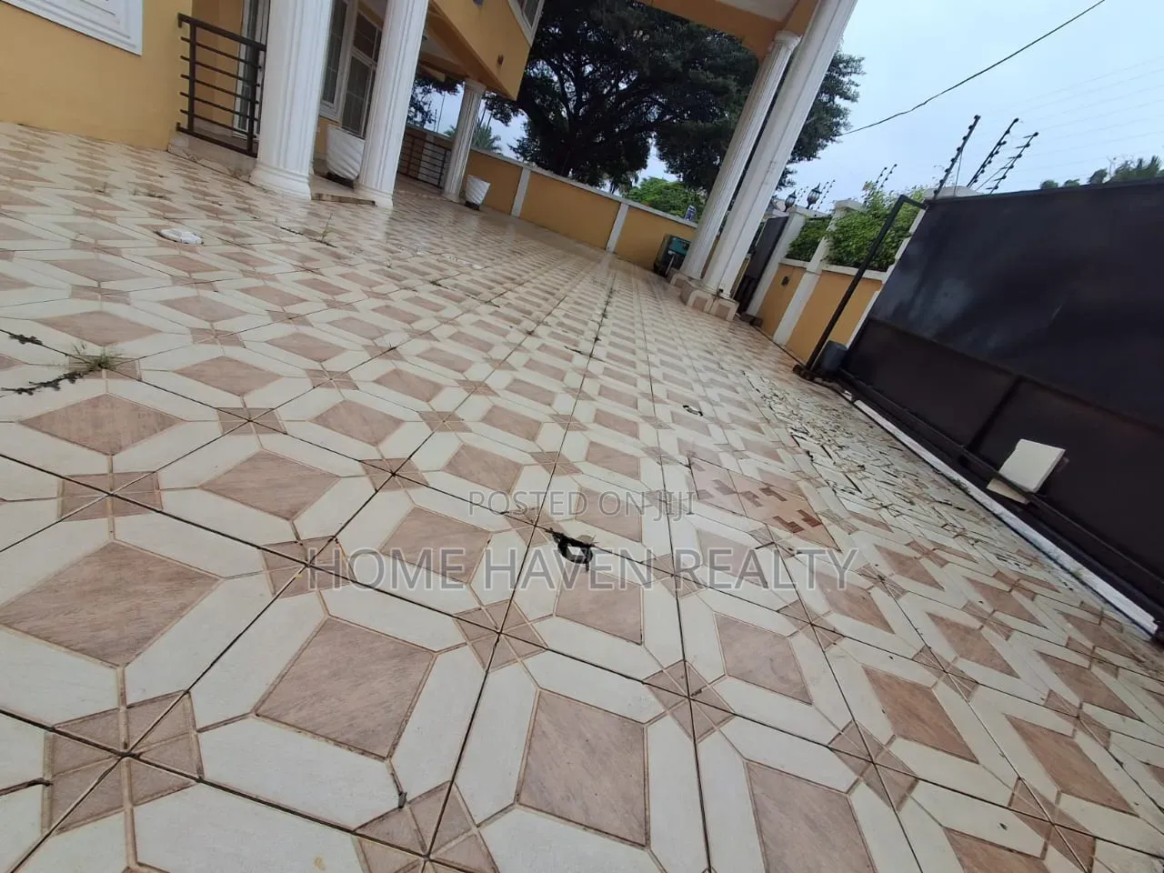 6bdrm House in Spintex Comm 17, Baatsona Total for rent