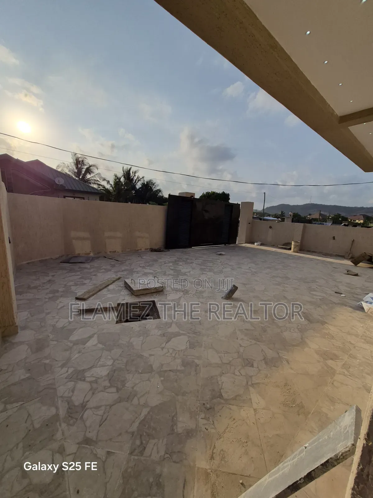 3bdrm Duplex in Koans Estate Area, Amasaman for sale