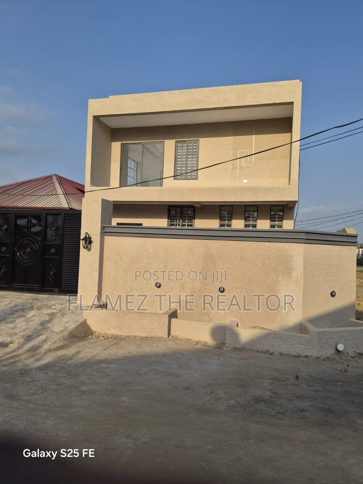 3bdrm Duplex in Koans Estate Area, Amasaman for sale