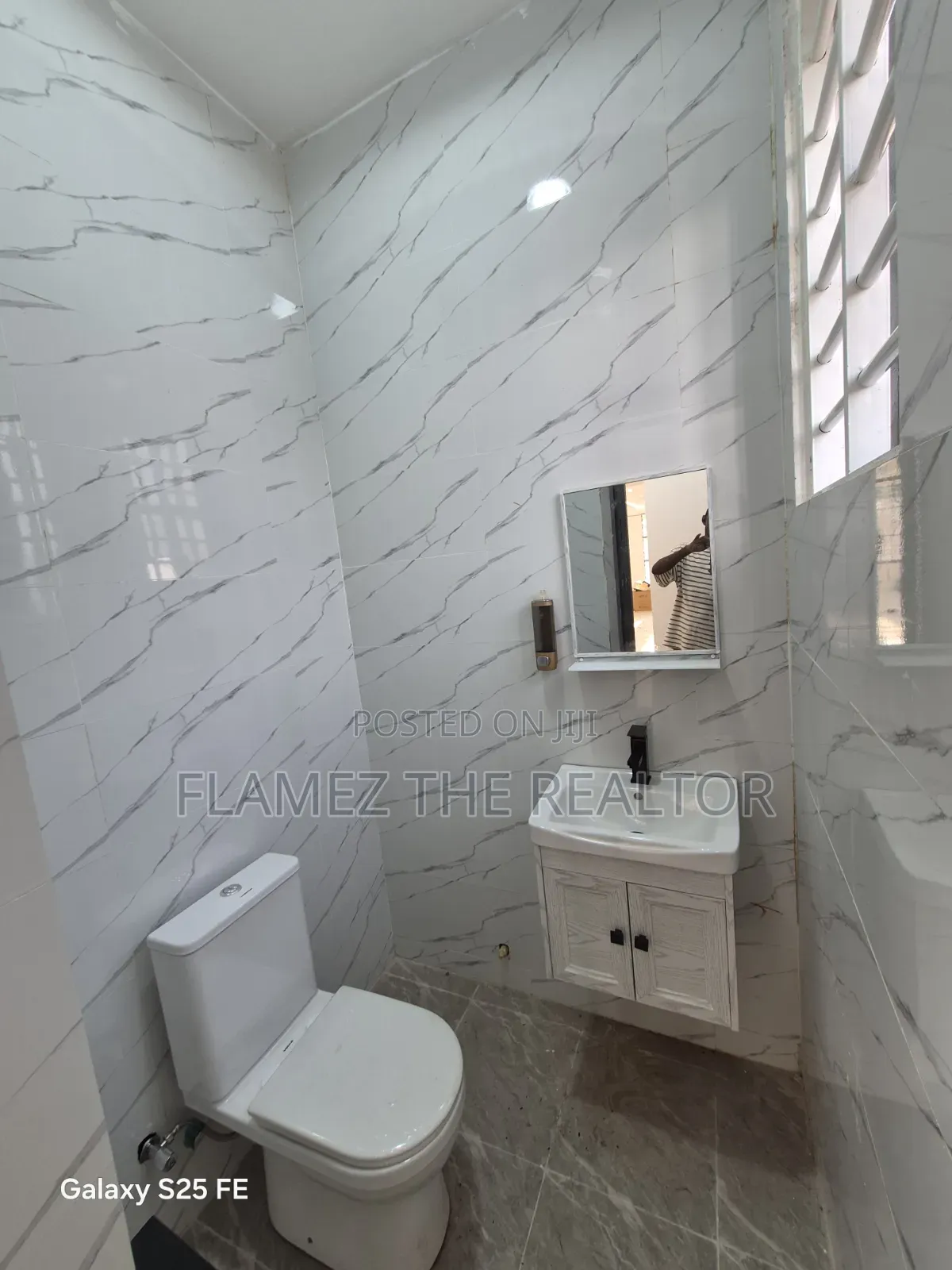 3bdrm Duplex in Koans Estate Area, Amasaman for sale