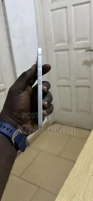 Apple iPhone 16 128 GB White