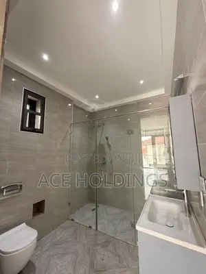 4bdrm Mansion in Adjiringanor, Adjiriganor for sale