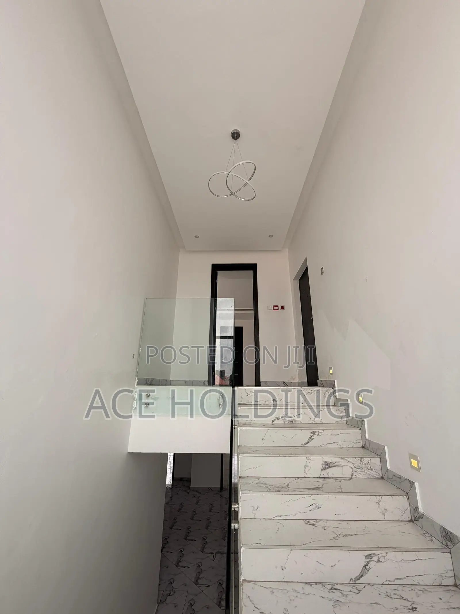 4bdrm Mansion in Adjiringanor, Adjiriganor for sale