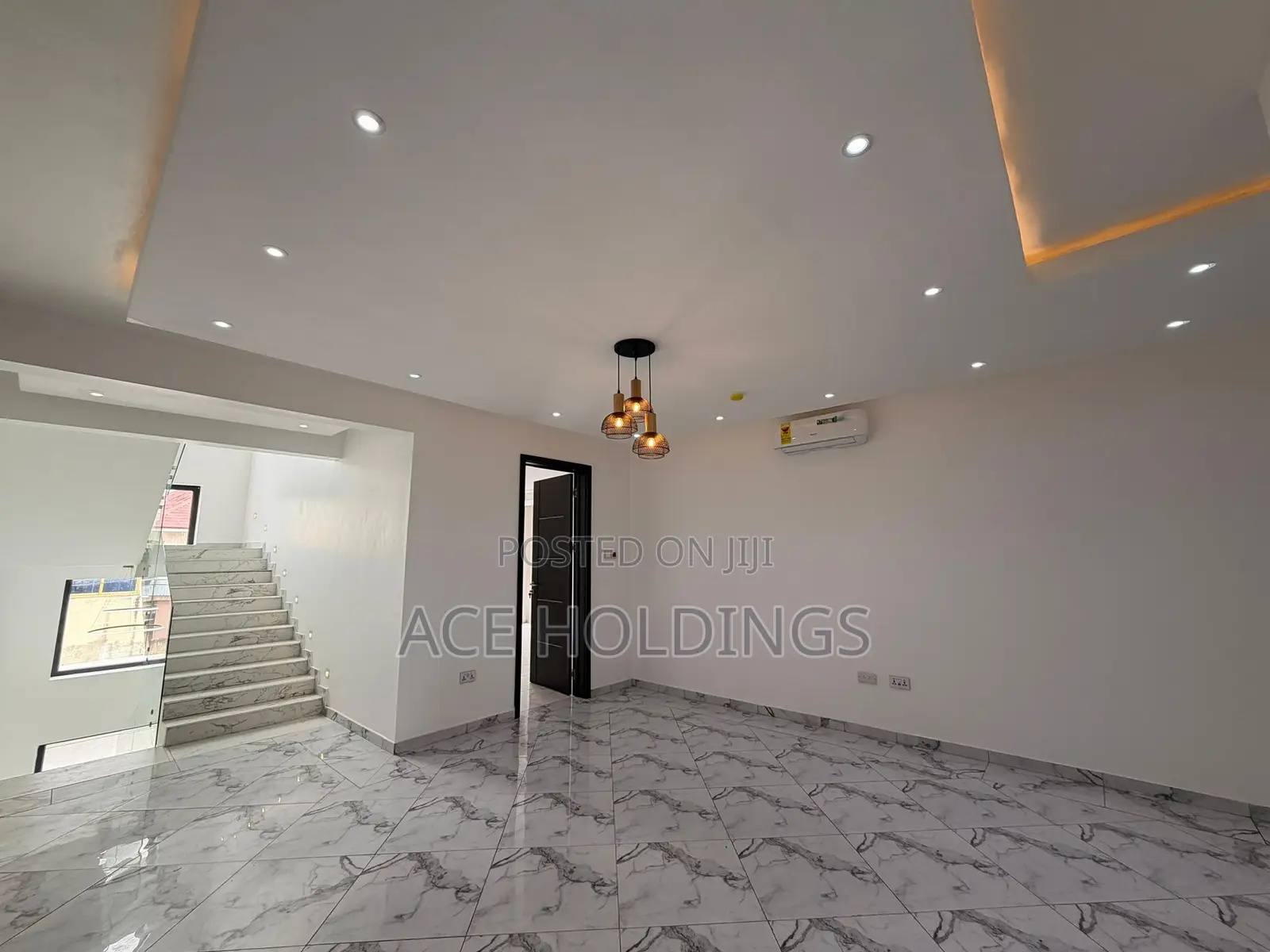 4bdrm Mansion in Adjiringanor, Adjiriganor for sale