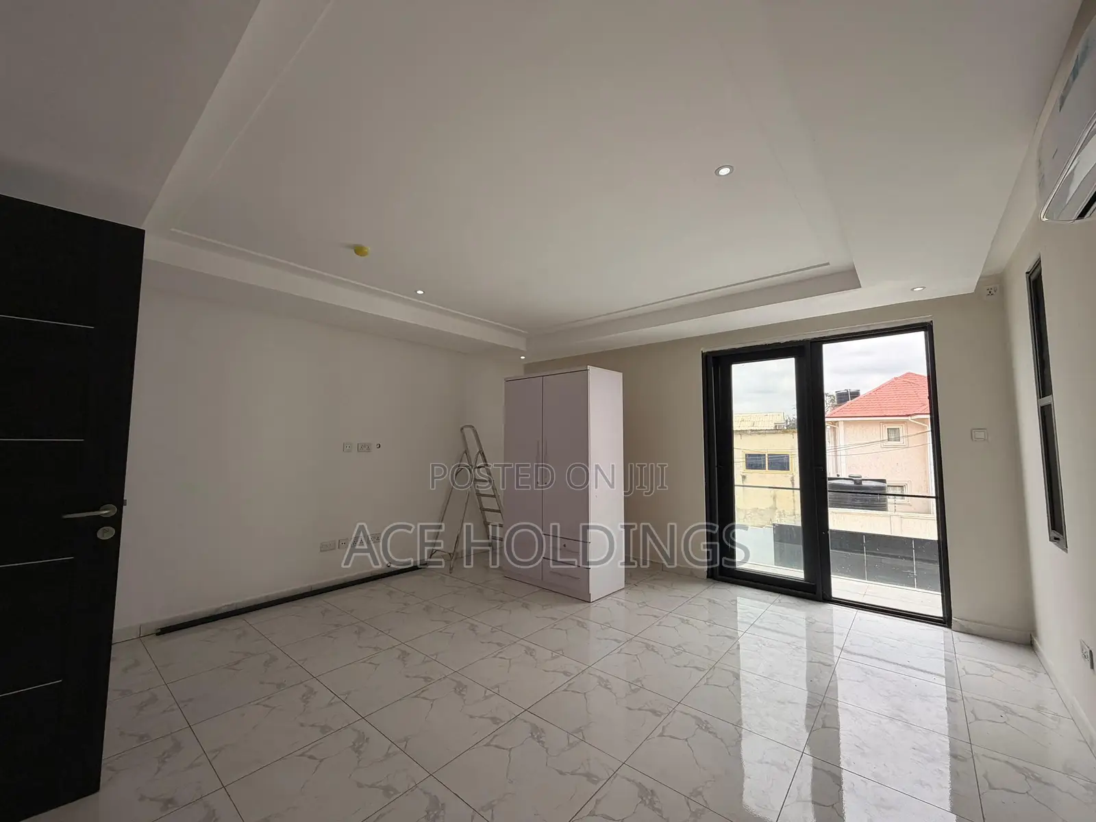4bdrm Mansion in Adjiringanor, Adjiriganor for sale