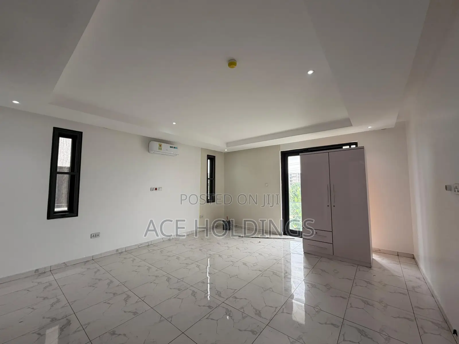 4bdrm Mansion in Adjiringanor, Adjiriganor for sale