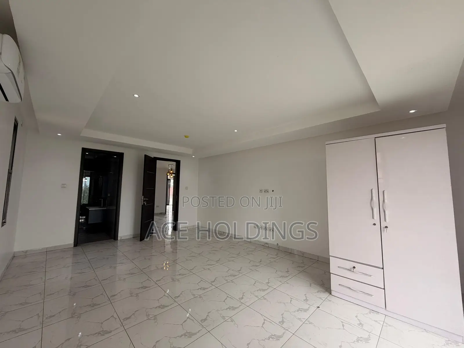 4bdrm Mansion in Adjiringanor, Adjiriganor for sale