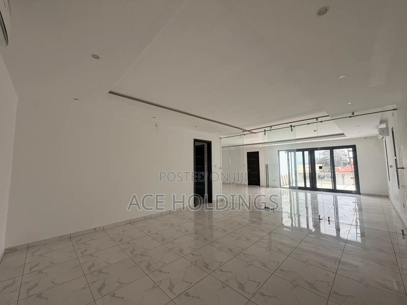 4bdrm Mansion in Adjiringanor, Adjiriganor for sale