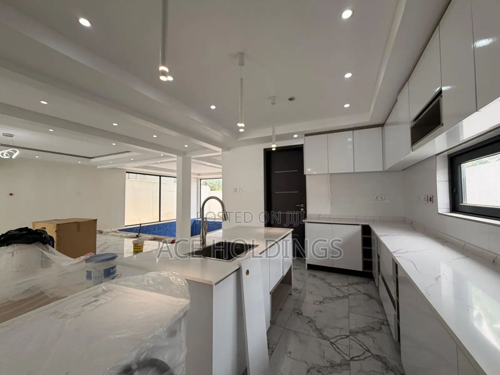4bdrm Mansion in Adjiringanor, Adjiriganor for sale