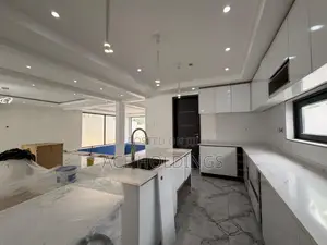 4bdrm Mansion in Adjiringanor, Adjiriganor for sale