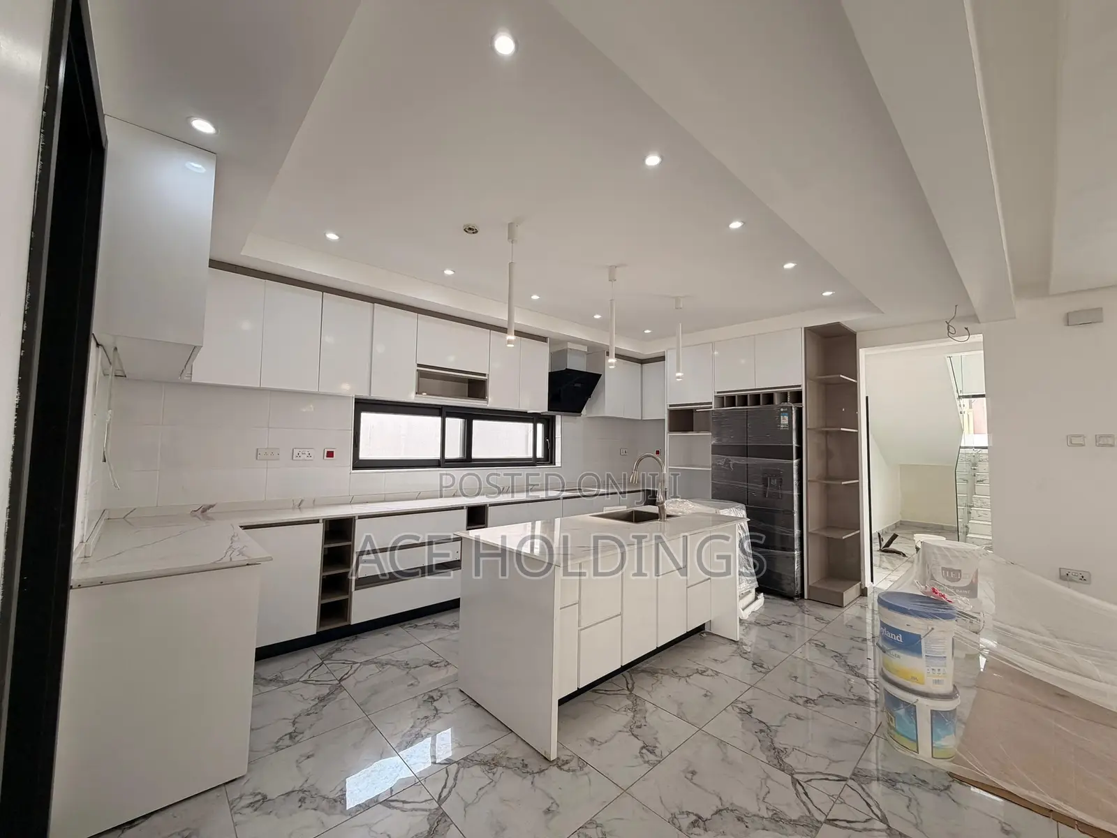 4bdrm Mansion in Adjiringanor, Adjiriganor for sale
