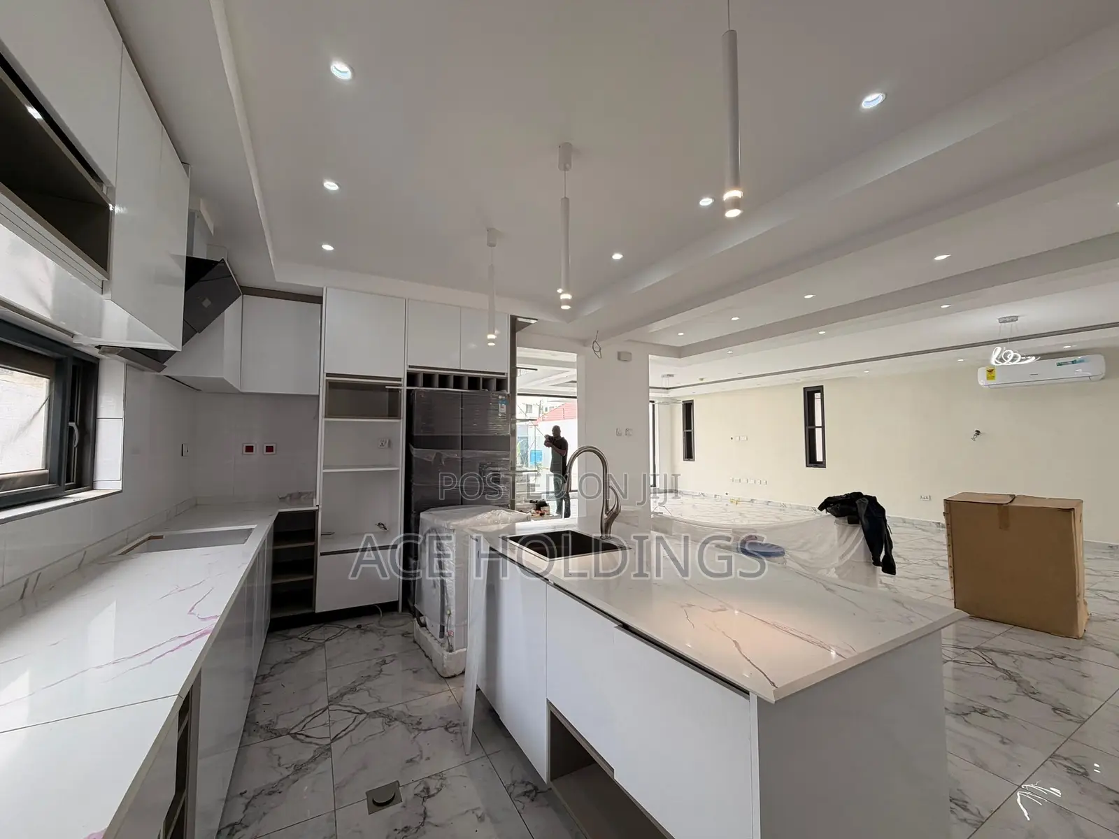 4bdrm Mansion in Adjiringanor, Adjiriganor for sale