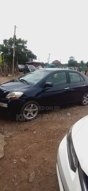Toyota Yaris Base Sedan 4dr 2010 Blue