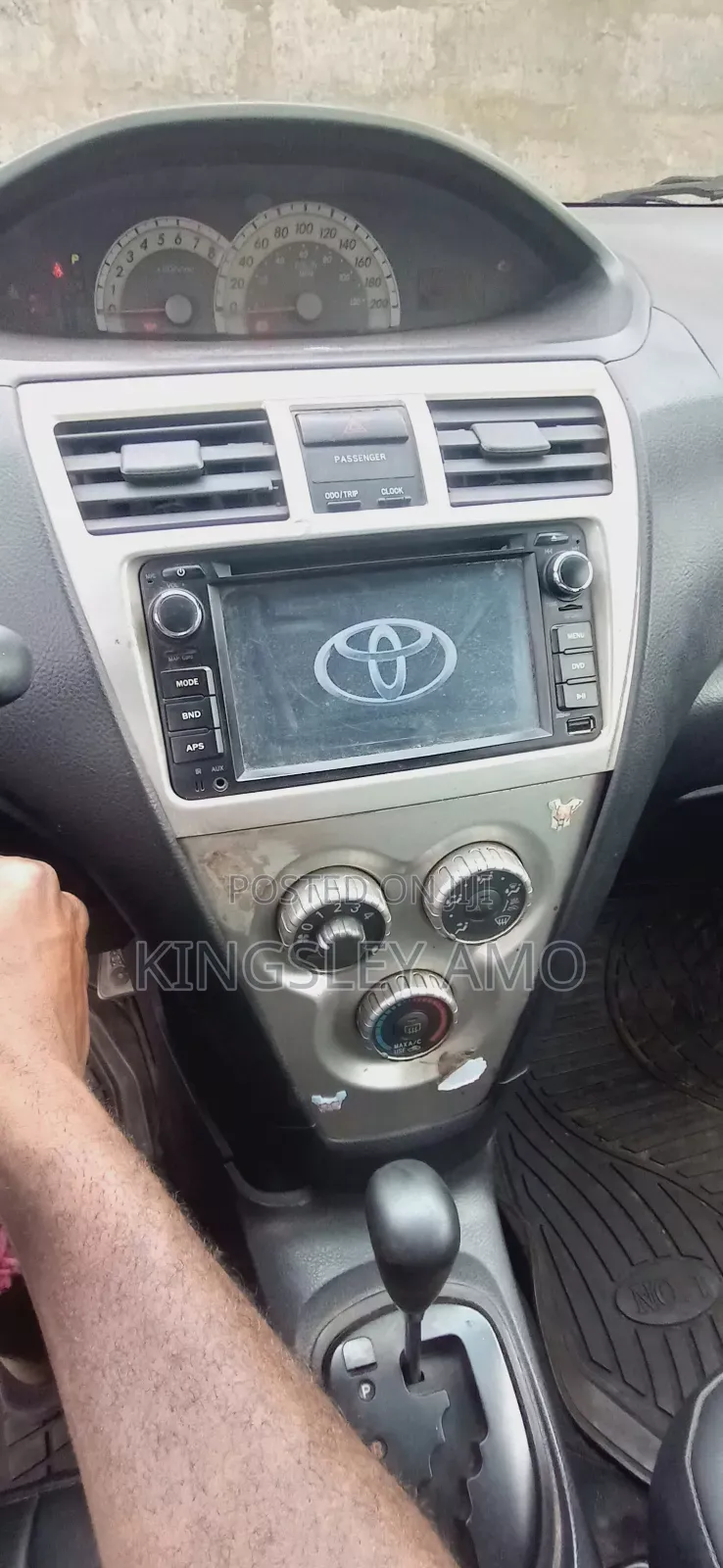 Toyota Yaris Base Sedan 4dr 2010 Blue