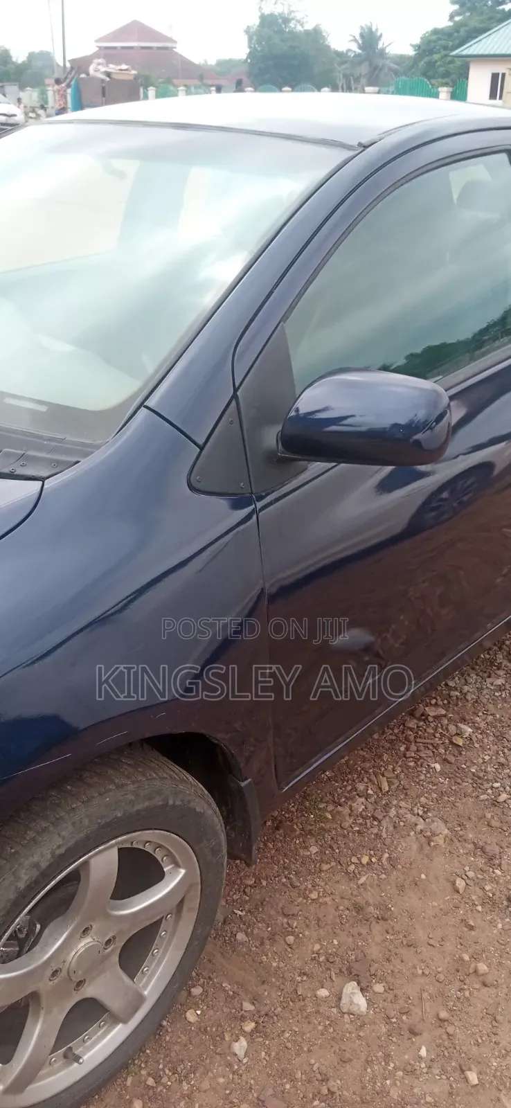 Toyota Yaris Base Sedan 4dr 2010 Blue