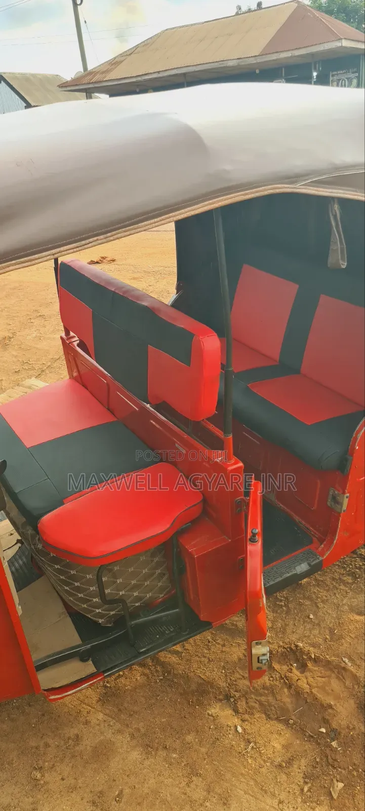 Bajaj RE 2025 Red