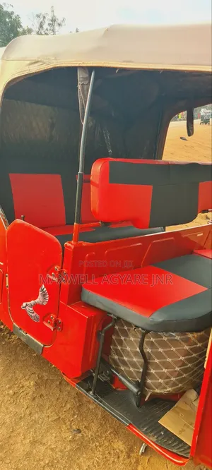 Bajaj RE 2025 Red