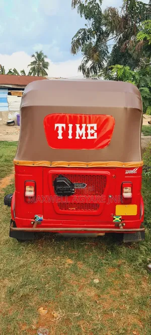 Bajaj RE 2025 Red