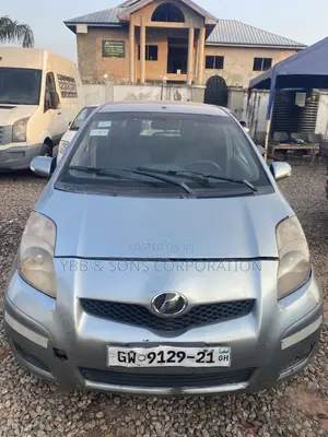 Toyota Vitz 2010 Gray