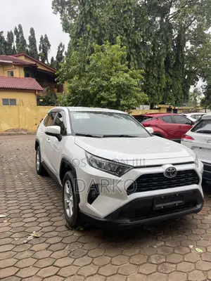 Toyota RAV4 LE 2021 White