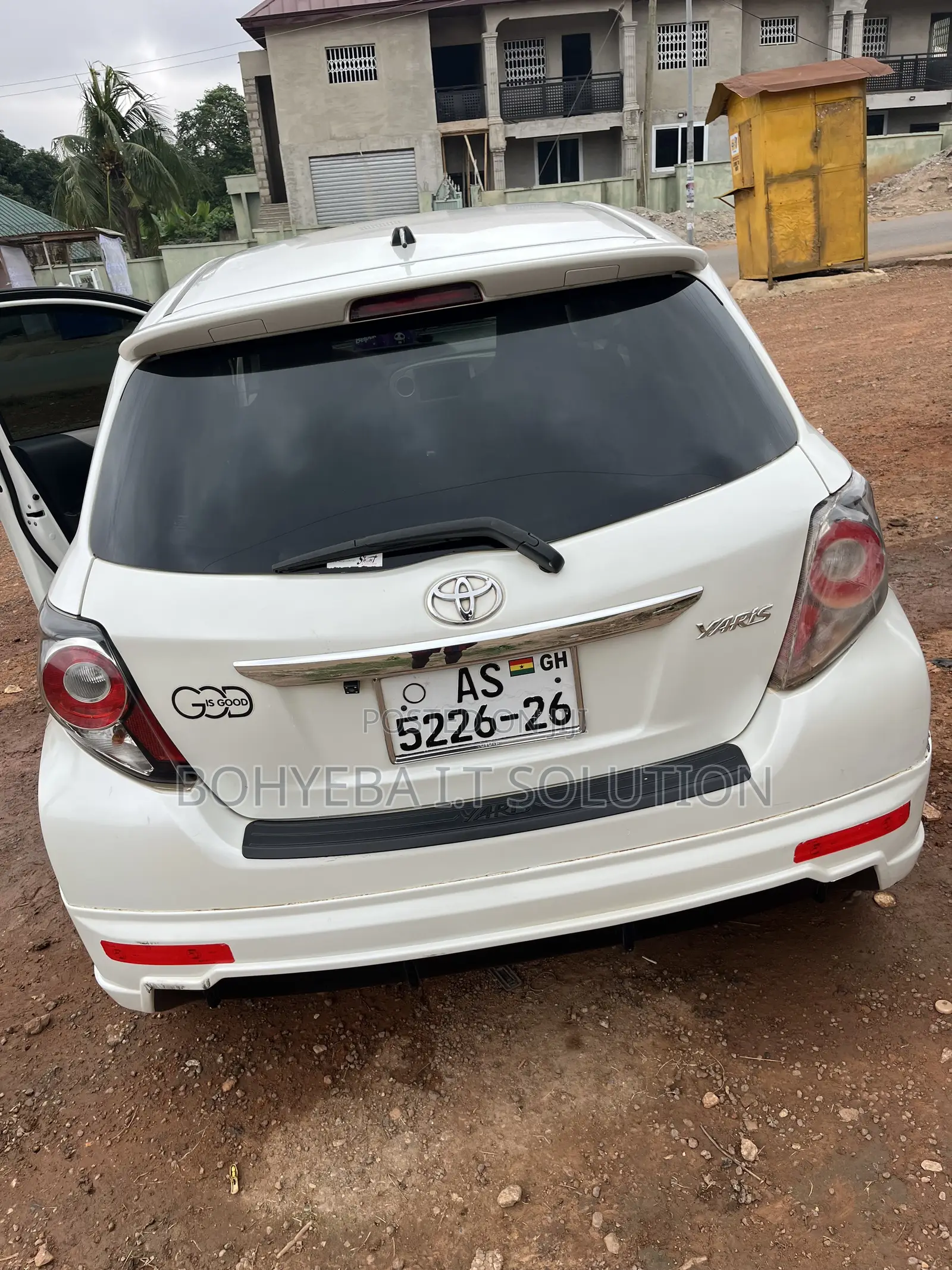 Toyota Vitz 1.5 FWD 3dr 2015 White