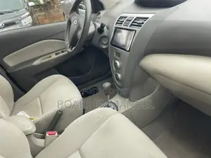Toyota Belta 2010 Silver