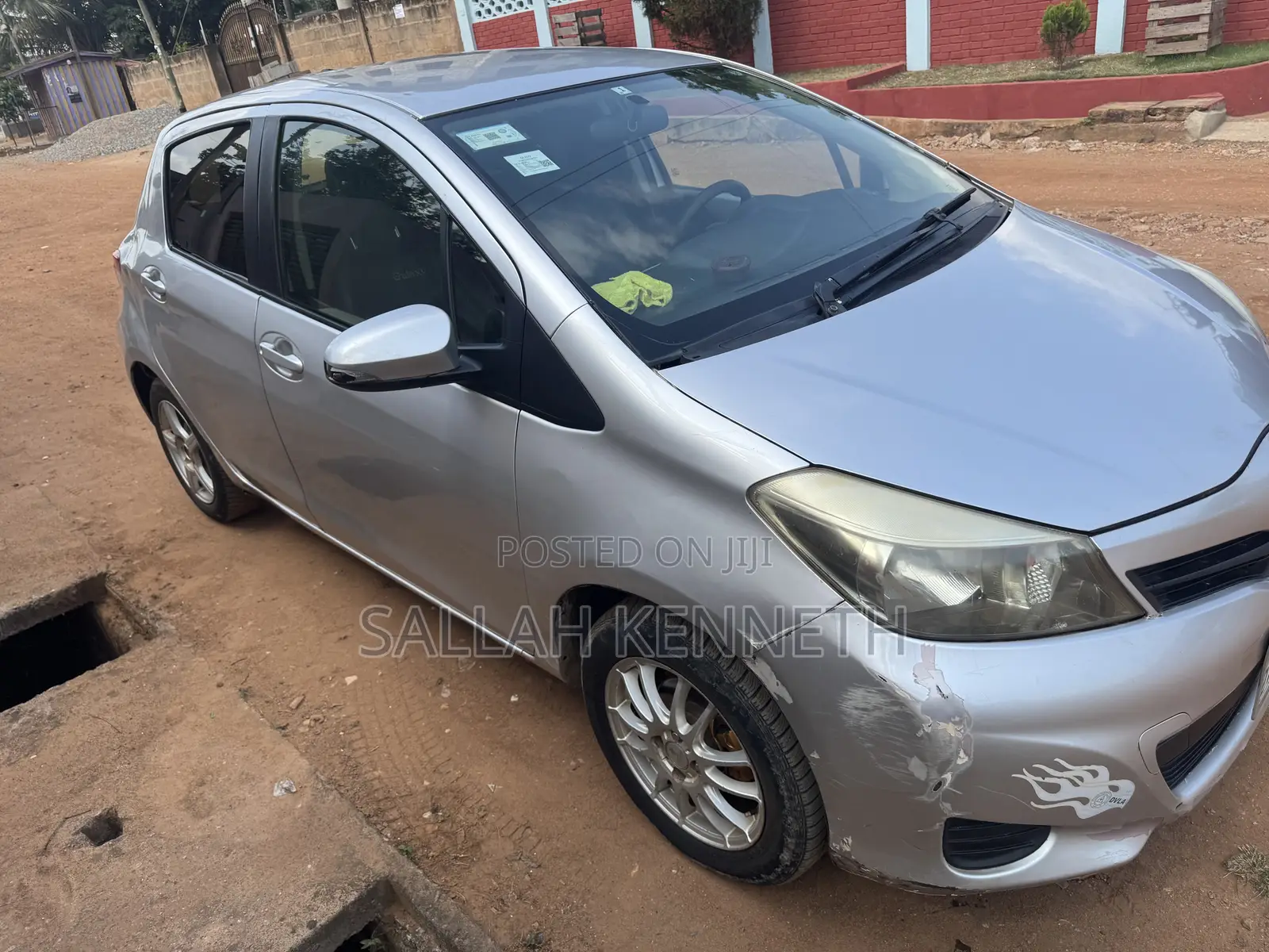 Toyota Vitz 2012 Silver