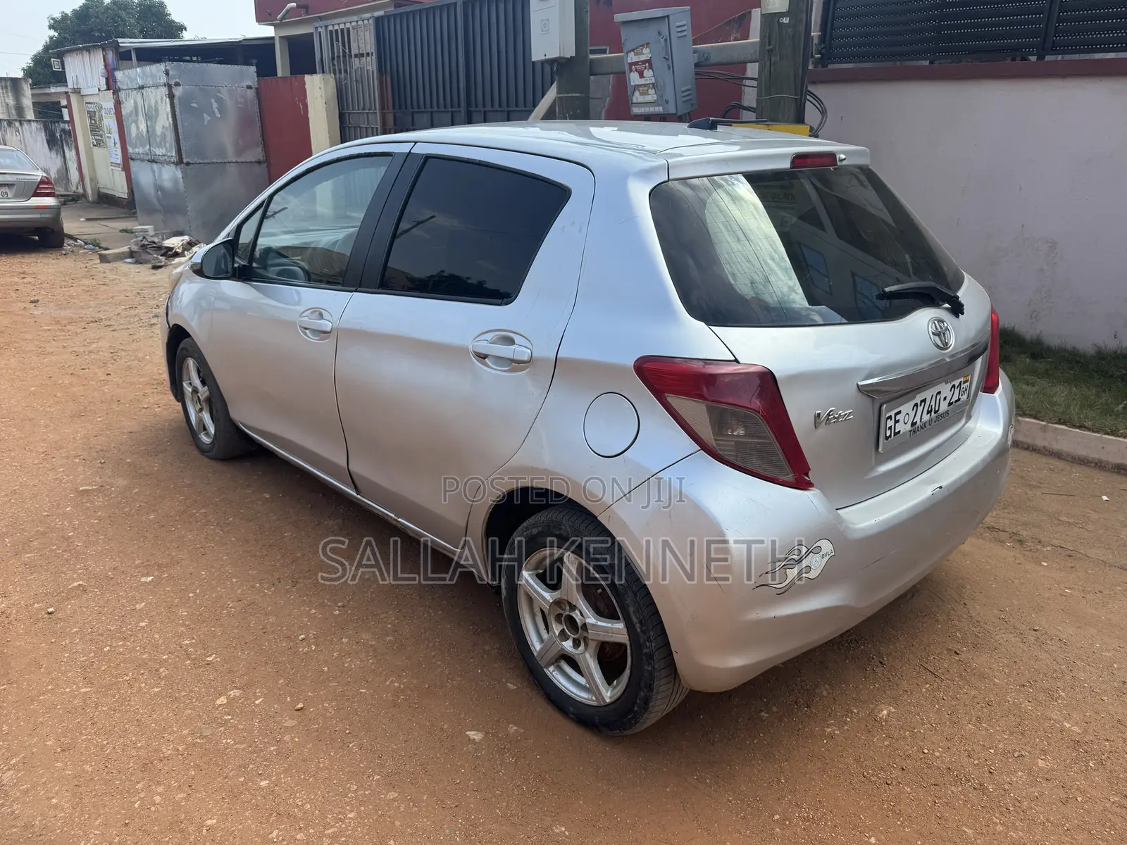 Toyota Vitz 2012 Silver