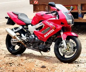 Honda 2001 Red