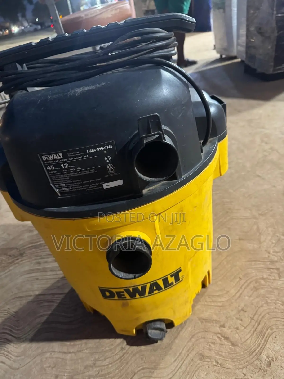 DEWALT 12-Gallon 5.5 HP Poly Wet/Dry Vacuum (Model: DXV12P