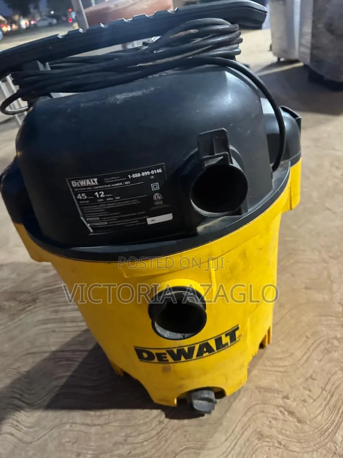 DEWALT 12-Gallon 5.5 HP Poly Wet/Dry Vacuum (Model: DXV12P