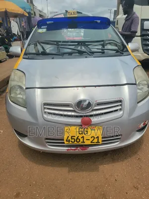 Toyota Vitz 2010 Silver