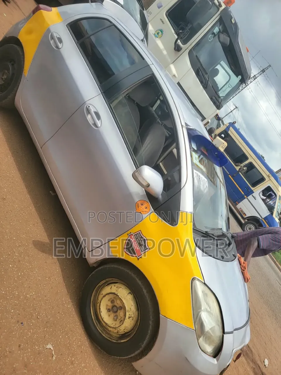 Toyota Vitz 2010 Silver