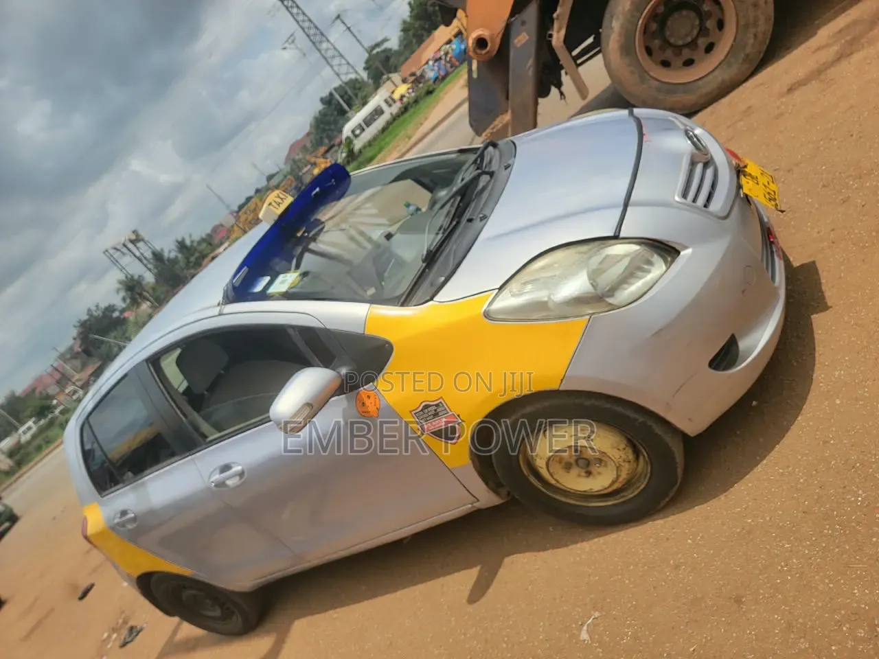 Toyota Vitz 2010 Silver