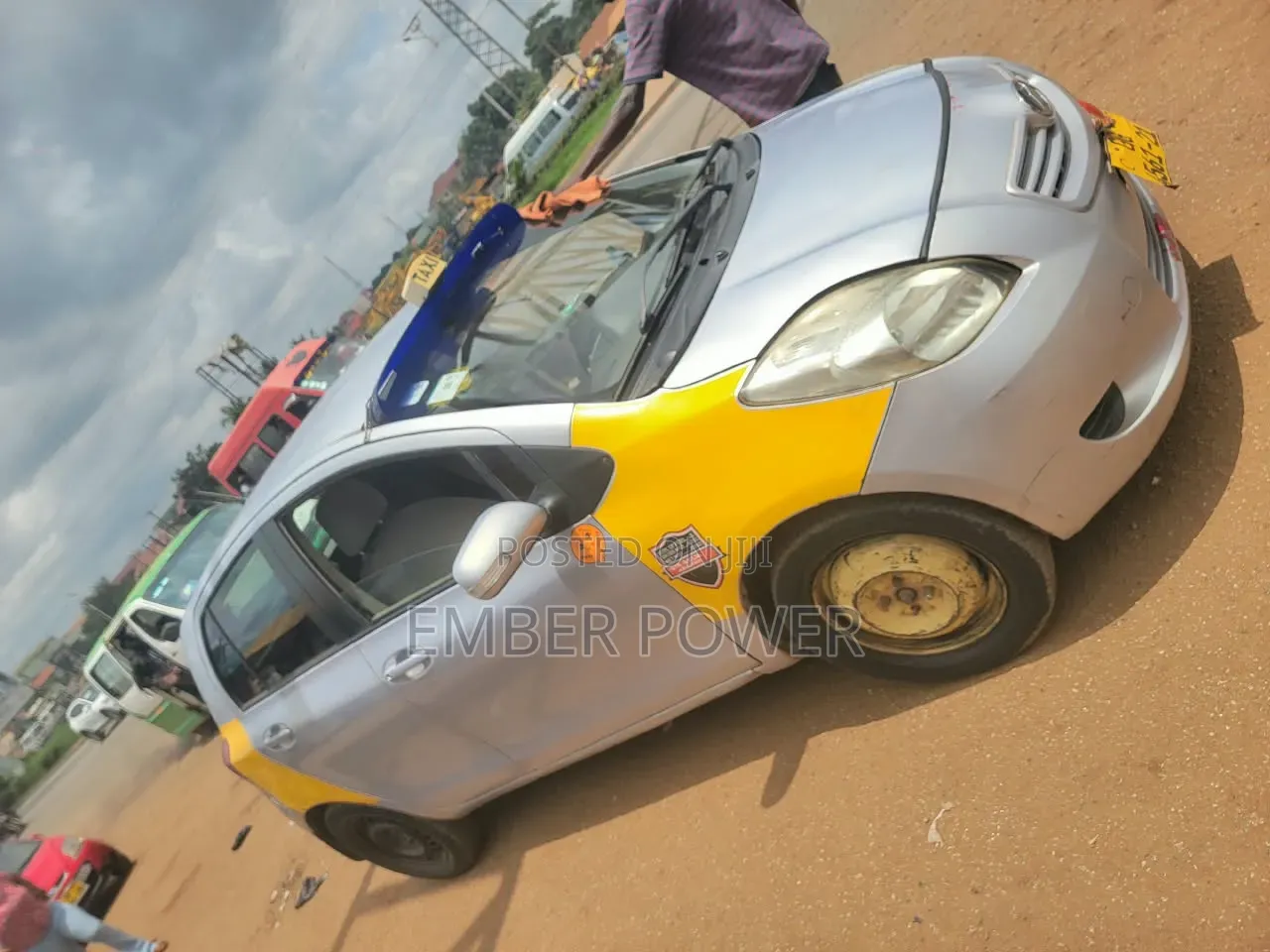 Toyota Vitz 2010 Silver