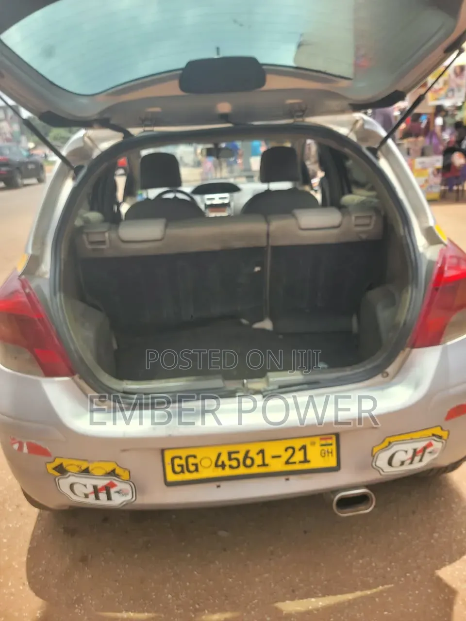 Toyota Vitz 2010 Silver