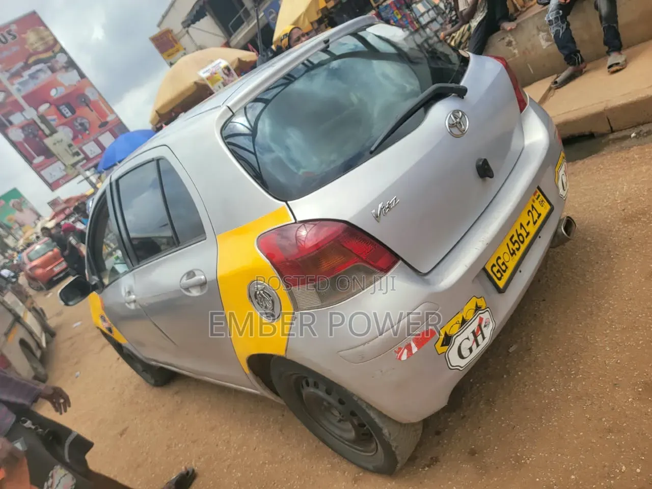 Toyota Vitz 2010 Silver