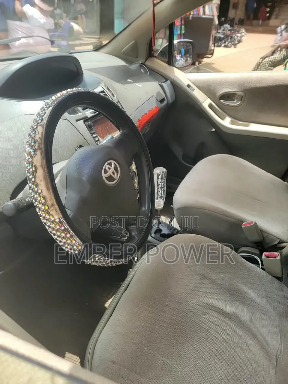 Toyota Vitz 2010 Silver