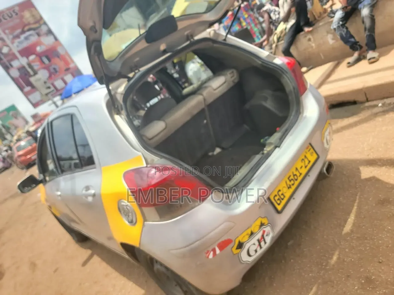 Toyota Vitz 2010 Silver