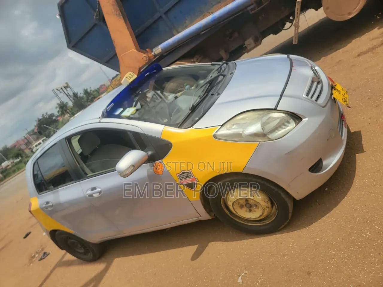 Toyota Vitz 2010 Silver