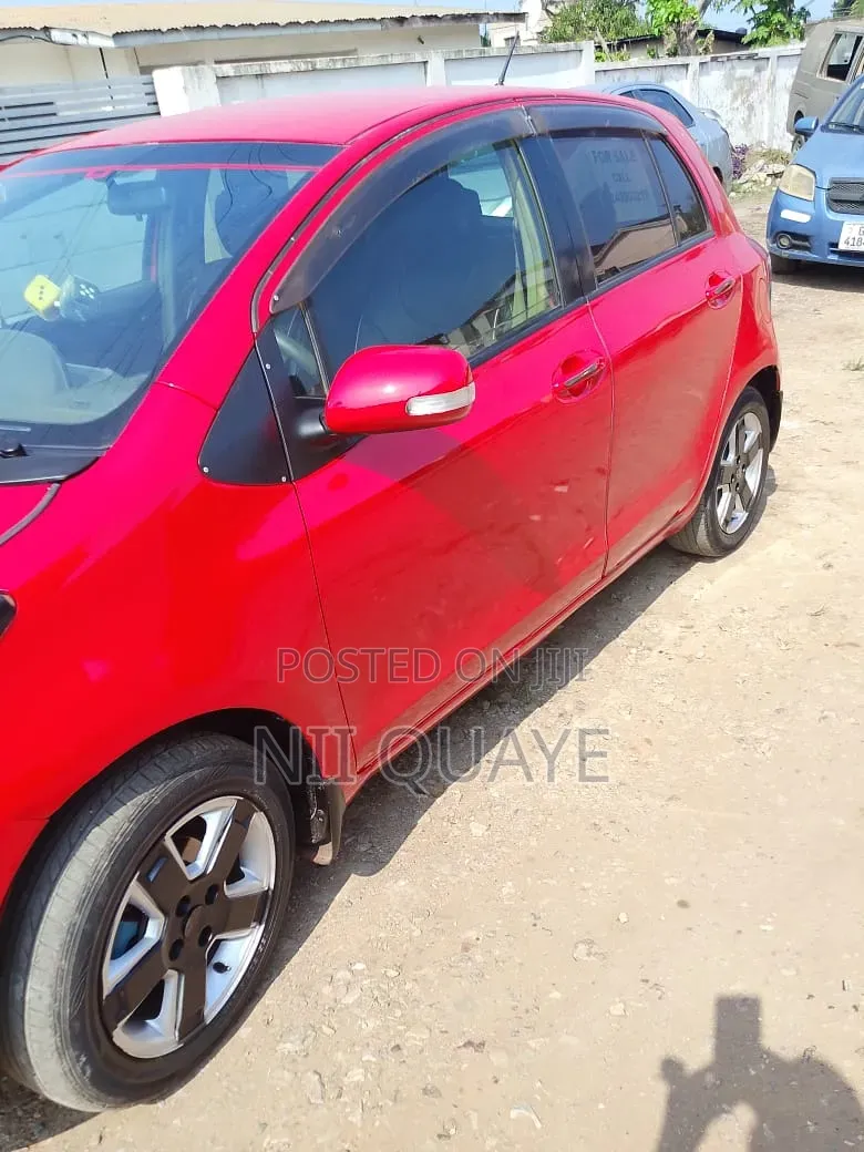 Toyota Vitz 1.0 FWD 3dr 2009 Red