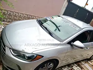 Hyundai Elantra SEL 2018 Silver